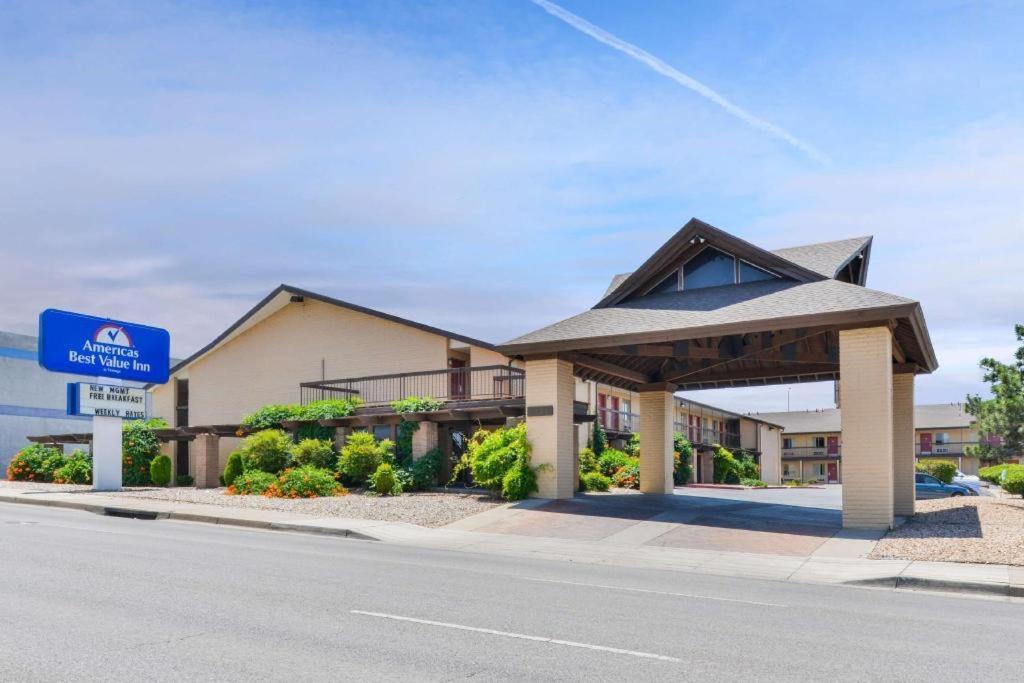 Days Inn By Wyndham Albuquerque Northeast Exteriér fotografie